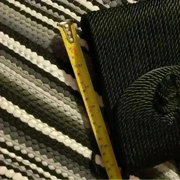 Lord and Taylor Black lightweight crossbody - Picture 6 of 10